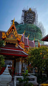 Vue du grand Bouddha doré du Wat Paknam à Bangkok
