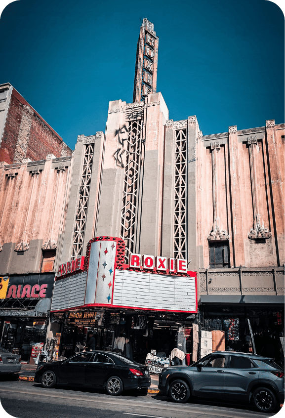 Façade Art déco du Roxie Theatre, ancien cinéma de Broadway reconverti en commerces, Los Angeles