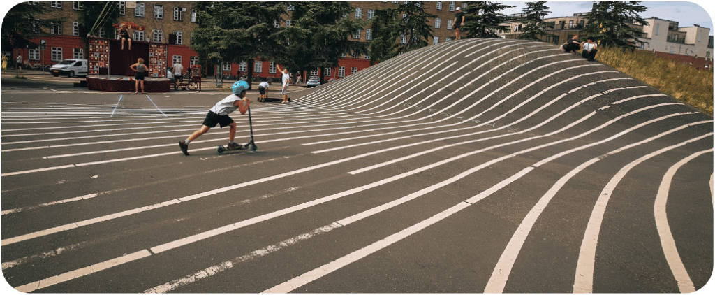 Lignes blanches de Superkilen à Nørrebro à Copenhague